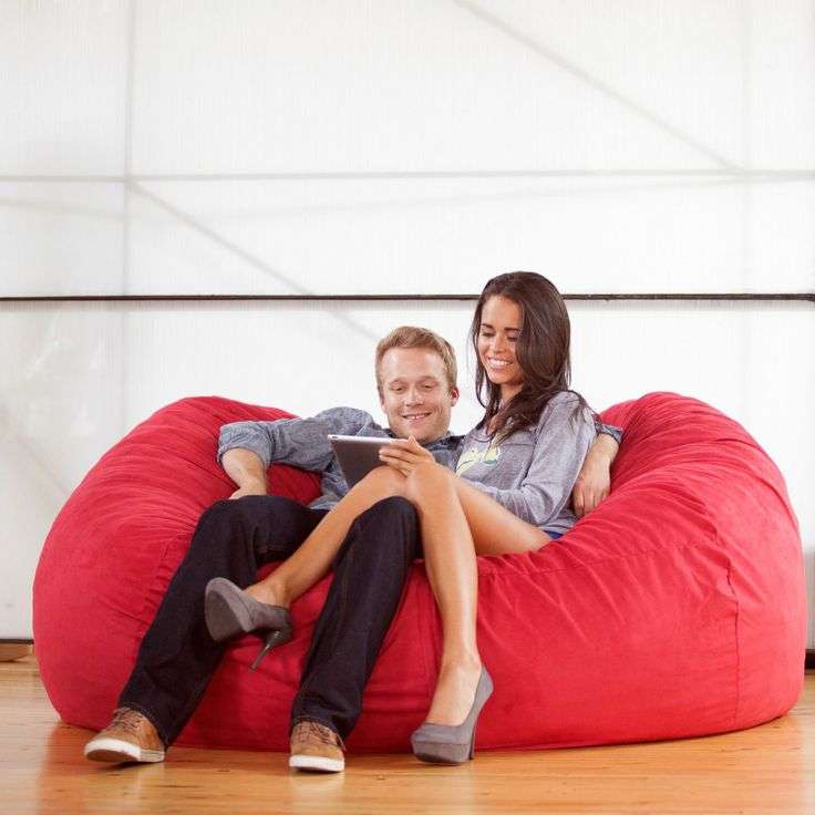 Bạn và bạn gái có thể cùng giải trí, thư giãn trên chiếc ghế lười hình tròn